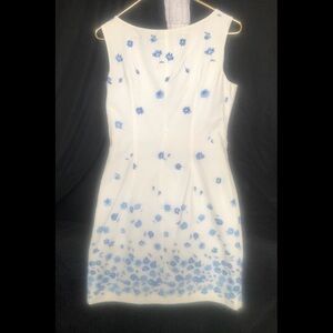 Casual Corner White and Blue Sleeveless Sheath Dress